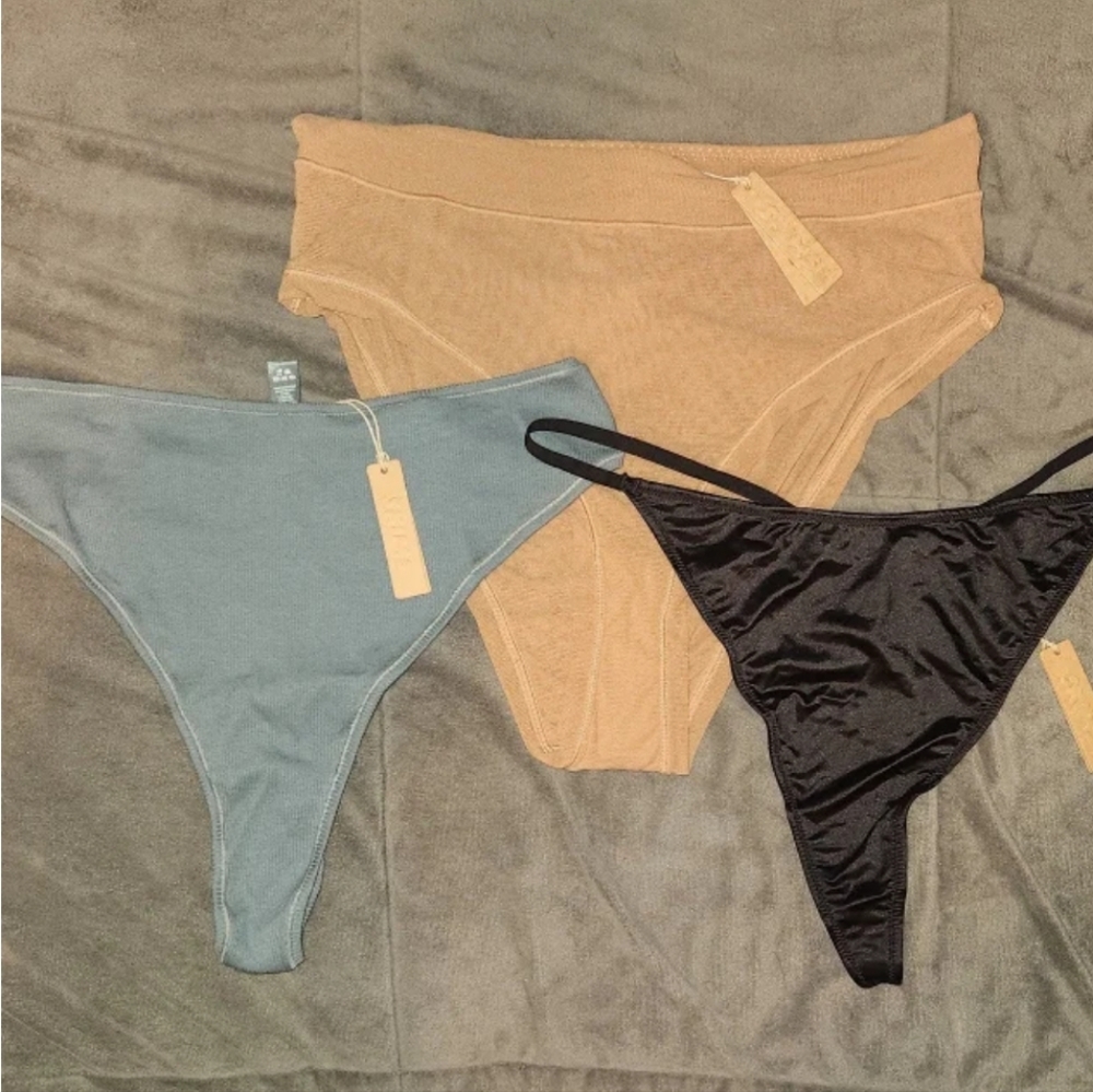 NWT SKIMS PANTY BUNDLE 4XL